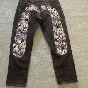 Evisu jeans - Evisu jeans, bra skick. En liten skråma vid högra fickan. Storlek 29 x 34