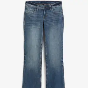 Så snygga jeans som är lågmidjade och bootcut. 