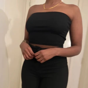 Black, white, and grey top simple to wear to everything under. - I’m selling one for 30kr but if u buying all 3 it’s gonna be 70kr.