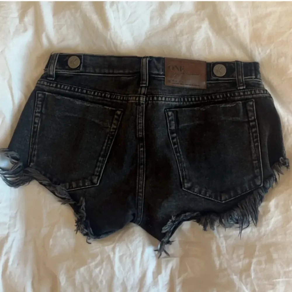 skit snygga one x teaspoon shorts! Köpta här på plick för 500kr  men passade tyvärr inte riktigt då de är en mindre variant av M.💕. Shorts.