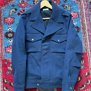 Zadig Voltaire Field jacka - Otroligt snygg Zadig Voltaire overshirt/ Field jacka. Storlek S, använd max 10 gånger. Nypris är runt 5000kr o säljer för endast 2500 (Inte hugget i sten)