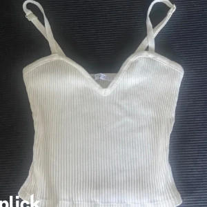 Linne - Gulligt linne från zara. Lånad bild har ett likadant i SVART! Helt oanvänt