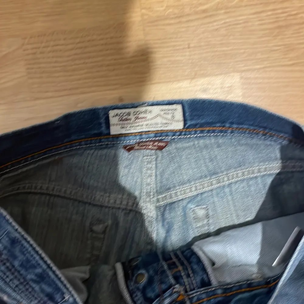 9,999/10 skick nästan ny köpta  Storlek 33 . Jeans & Byxor.