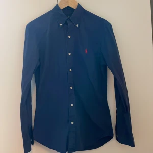 Polo Ralph Lauren - Tja, säljer nu min skjorta för den har blivit för liten! Skick 9/10 Storlek S 