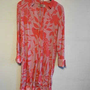 Blommklänning  - Rosa blommig klänning 