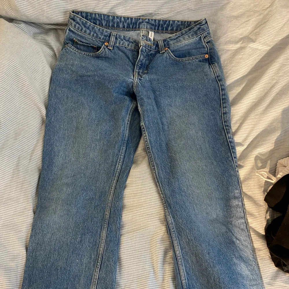 Jättesnygga weekday jeans i storlek 28/30. Jeans & Byxor.
