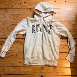 Champion hoodie  - Champion hoodie i bra skick inga defekter. Fråga om det är något du undrar! 