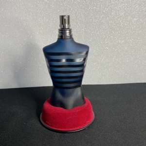Jean Paul Gaultier ultra Male  - Jean Paul Gaultier ultra Male  Bra klubb parfym 125ml  Men den till parfym stopparn ringen gått sönder 