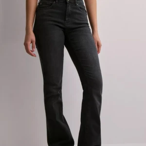 mid waist jeans - jeans från only som jag knappt använd för att dom är för korta❣️ det står mid waist men dom är som low waist❣️