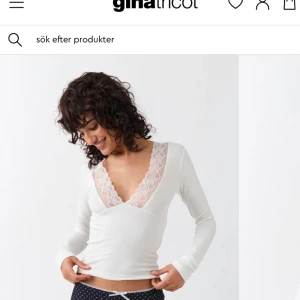 Topp  - *den är helt ny och lappen är kvar* säljer denna jätte jätte fina toppen som jag inte tyckte satt så bra på mig🥰