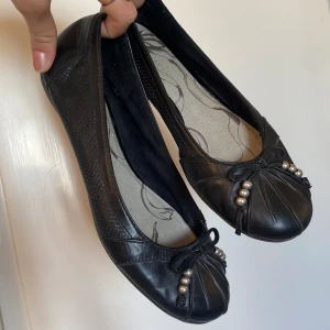 Svarta ballerinaskor  - Skit najs