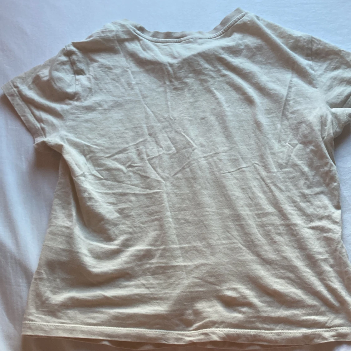 beige topp med franskt tryck 💿 - 93