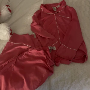 satinpyjamas hm - xs passar s också 