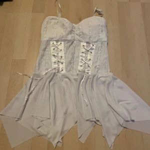 Klänningar - Aldrig använda