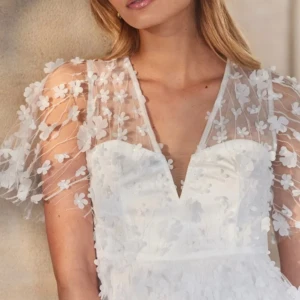 Klänning  - Säljer nu en studentklänning som aldrig är använd i storleken 34/36.  Den är i från bubbelroom och  jätte fin på. Säljer den klänningen för 700 kr då ordinarie pris ligger på 1000kr