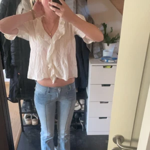Blus till sommaren - Supersnygg blus ifrån mango lappen kvar men kommer inte till användning 