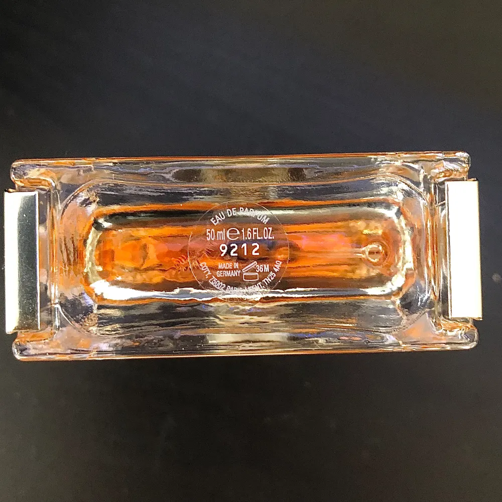 Hej  Hjälper nu min flickvän att sälja denna parfym som inte används. Det är ca 75-80% kvar som ni kan se på bilden. Säljer för bra men tyvär är original boxen slängd. Skorv för frågor!. Accessoarer.