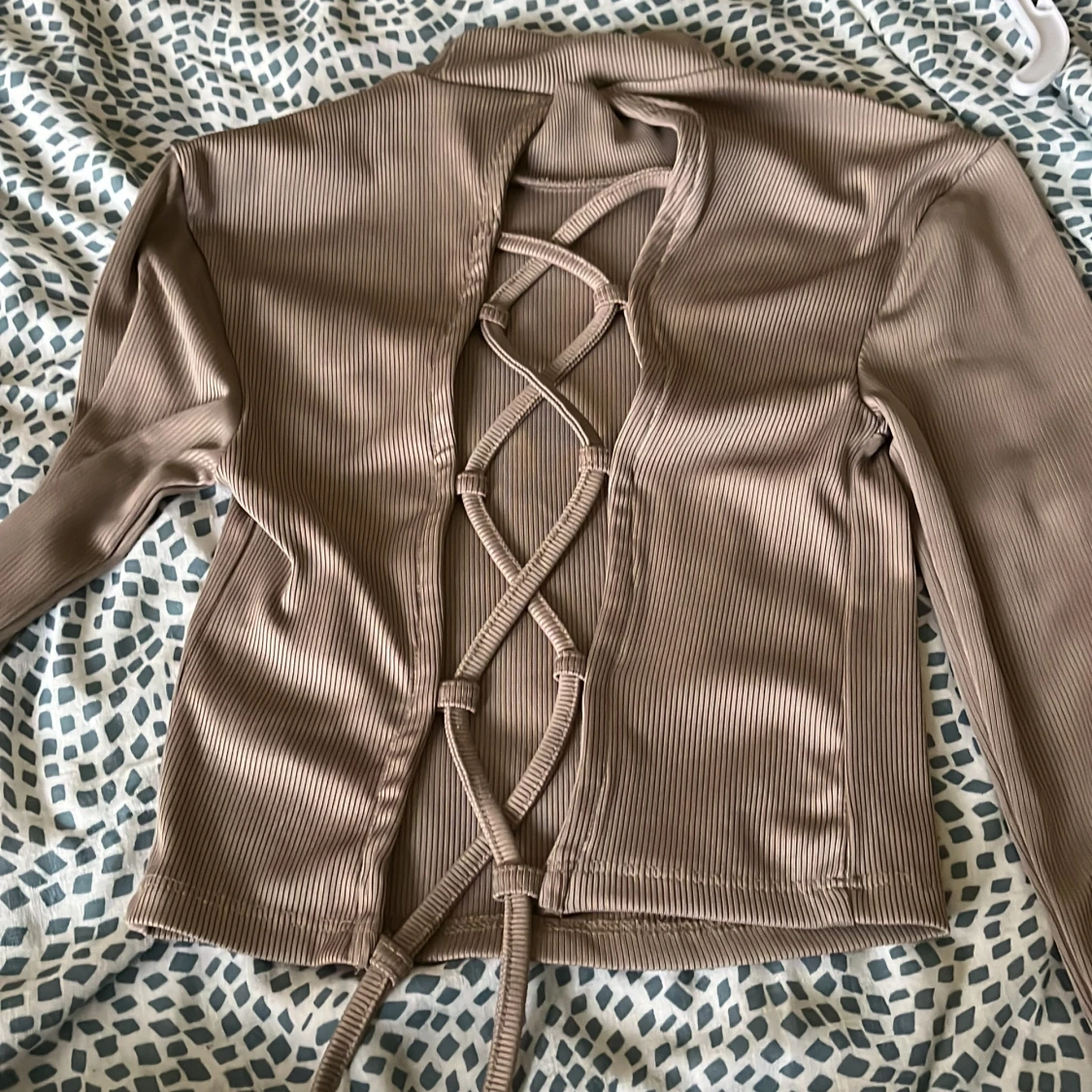 Beige öppen rygg tröja - 90