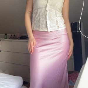 Långkjol  - Jättefin långkjol från Y.A.S köpt förra året men är sparsamt använd därför av väldigt fint skick. Denna färgen säljs inte längre❤️