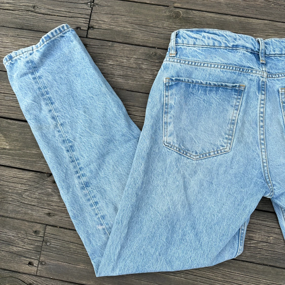 Blå jeans me hål - 90