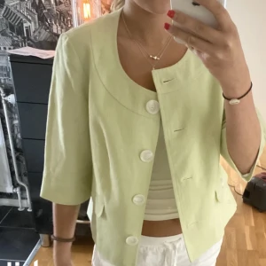 Trekvartsärmad jacka - As söt ljusgrön 💚 Storlek xs/S, passar M också. Pris plus frakt 💕