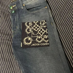 Jacob Cohen Jeans  - Grymt skick helt utan defekter! Nypris på 4500kr! Hör av er vid frågor & funderingar🤝