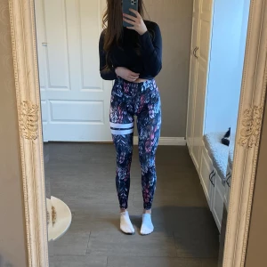 Stronger tights  - Hej! Säljer dessa snygga stronger tights då de inte kommer till användning längre. De är använda men är i bra skick.😊