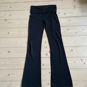 Yoga pants  - Bra skick,  bomull och elastan, från Gina Tricot Young. De är jättebra men har blivit för korta för mig.
