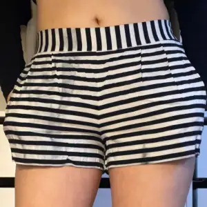 Tunna shorts från Twilfit i storlek S. Använda fåtal gånger, därav i fint skick. Kontakta vid intresse eller funderingar!❤️