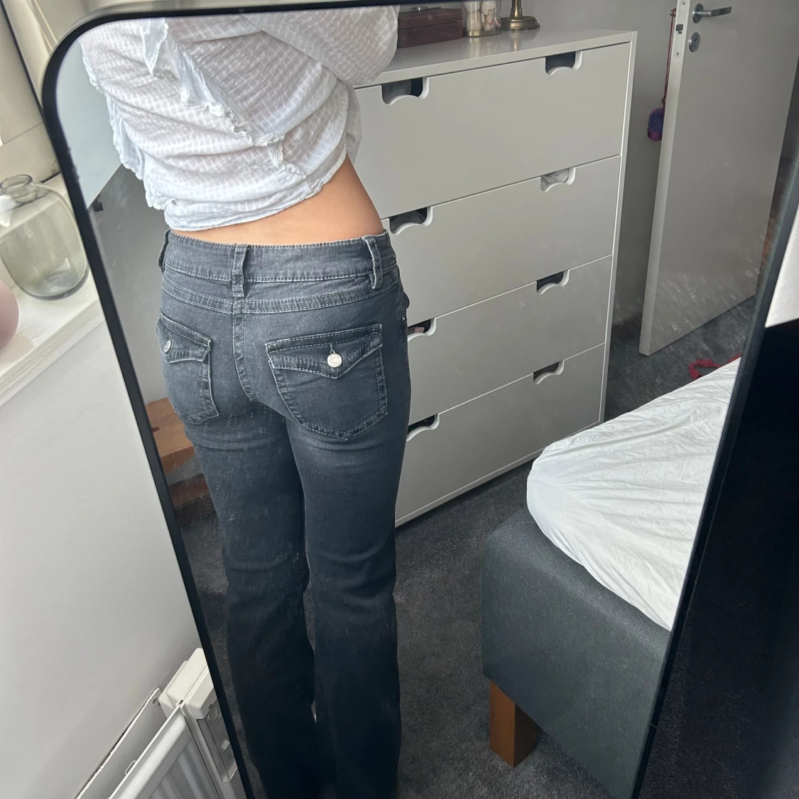 Gråa jeans