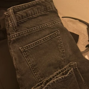 Icon jeans - Säljer ett par Icon byxor från lager 157 i  nyskick. Lågmidjade  Nypris 400