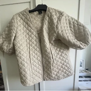 Kortärmad jacka - Jätte söt kortärmad jacka ifrån Lindex❤️