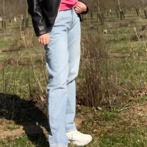 Straight jeans  - Jeans från Cubus i passformen straight. Inte mycket använda då jag kände de inte satt bra på mig. Passar bra till våren. 