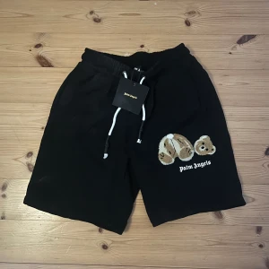 Palm Angels Short - Palm Angels shorts i storlek M! Helt nya med tag! 