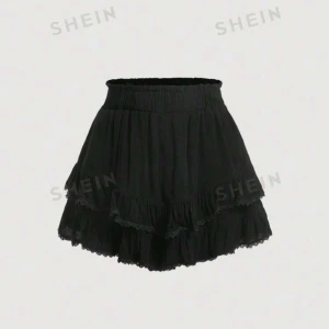 Shorts  - Ser ut som en kjol men är shorts och är super fin men denn va alldeles förstår för mig runt benen skulle passa en Stor M även om det är S kan passa liten L samma med denna går ej returer via Shein då drt strular så vill bli av med fort den är oanvänd