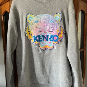 Nu säljer jag min kenzo tröja  - Den har storleken M Och den är i bra skick knappt använt den 