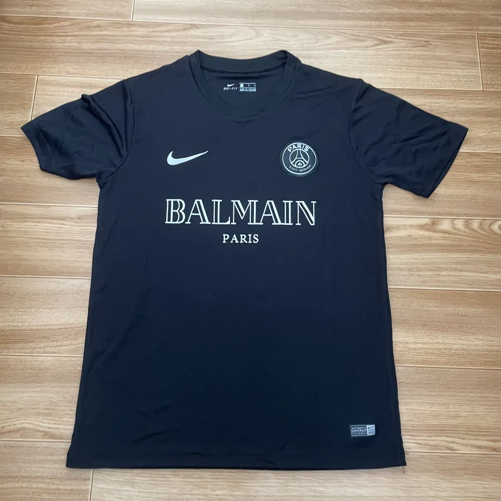 Säljer denna feta baliman tröja, helt ny med tags, kom dm vid funderingar . T-shirts.