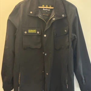 Barbour-jacka - Strl S.  Passar en mindre M men har gått och blivit lite för liten för mig, därav till salu. Använd då och då men hel och ren. 