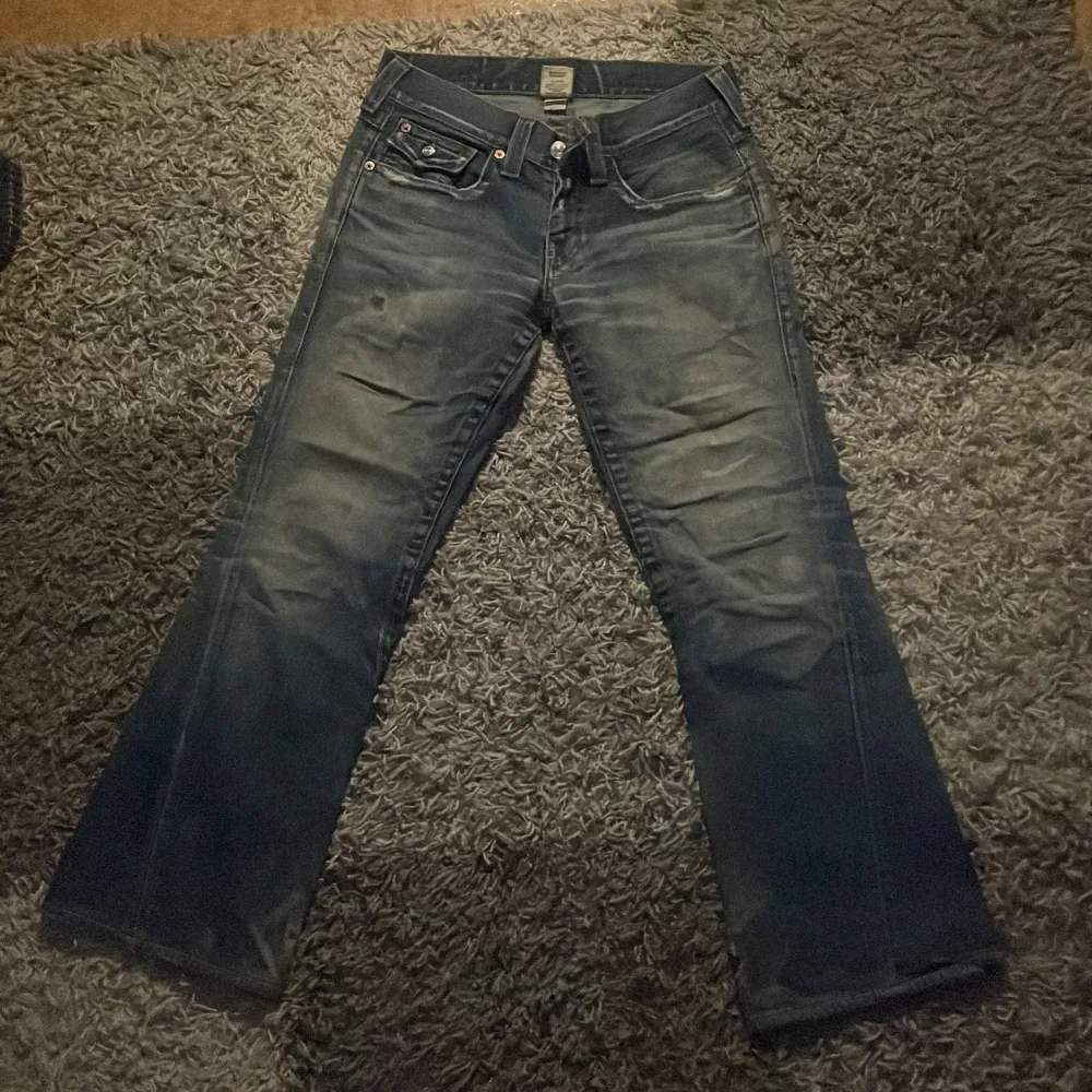 Vintage true religion jeans  Midja: 40cm Bredd: 27cm Längd: 100cm. Jeans & Byxor.