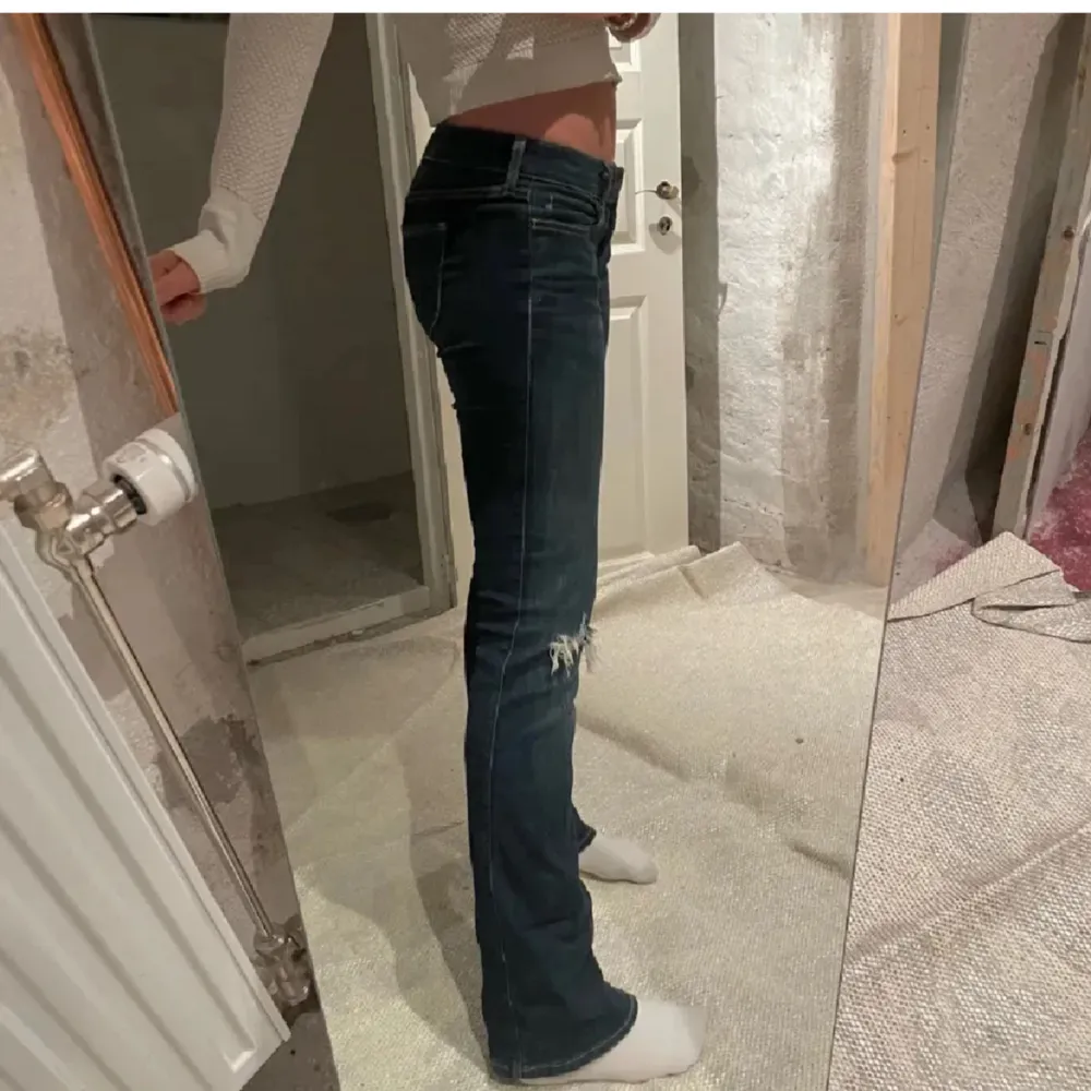 Jättefina lågmidjade jeans som är stretchiga och så skönt material! . Jeans & Byxor.