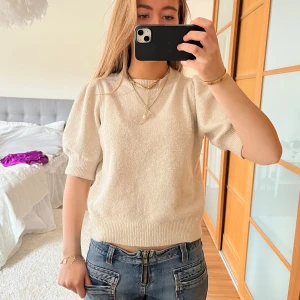 Söt stickad topp - Jättesöt stickad topp med puffiga armar!❤️