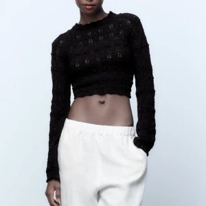 Virkad topp - Virkad topp från zara med öppen rygg. Bara använd en gång! Köpare står för frakten