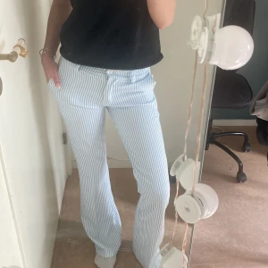 Design by si kostymbyxor - Så fina lågmidjade bootcut design by si kostymbyxor.💓