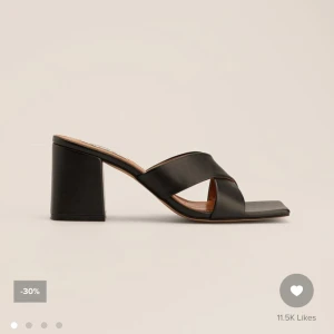 Klackskor  - Klackar från nakd storlek 38.  Helt oanvända! Slutsålda på hemsidan.  Nypris 549. Säljer för 150.  