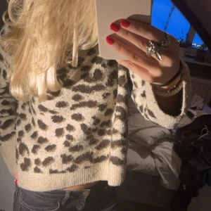 Leopard tröja  - Super fin tröja