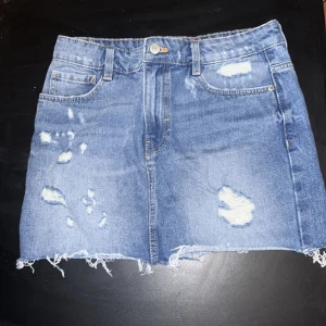 Kjol från zara - Väldigt fin kjol i bra skick från Zara