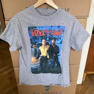 Boyz N The Hood T-shirt - Grå boyz in the Hood tshirt. Storlek M, bra passform 