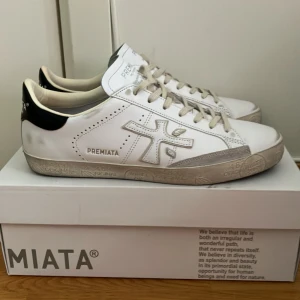 Premiata Steven  - Tja! Vi säljer nu dessa premiata stevens i nyskick! Skorna är endast testade inne och är därmed i toppskick.  Box, samt kort medföljer.   Allt gått/// Axel och Knut