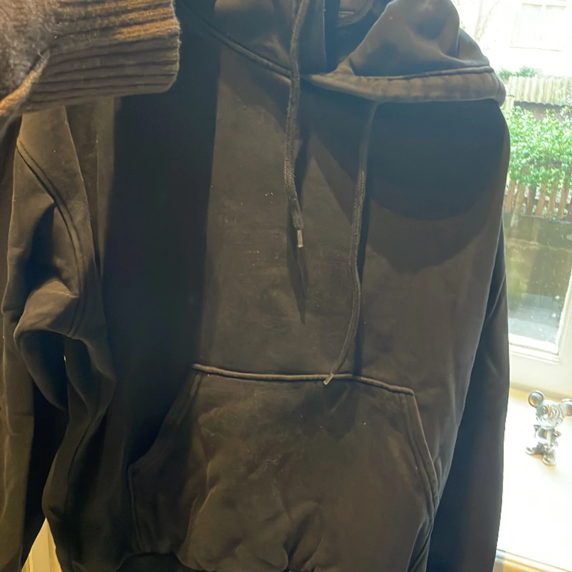 Svart weekday hoodie  - 90