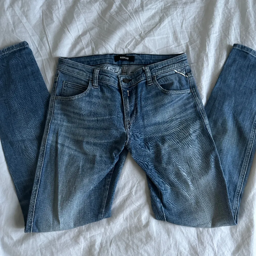 Skit snygga blå lågmidjade replay jeans  W26 L30. Jeans & Byxor.